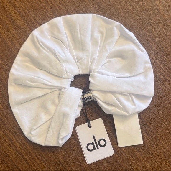 Alo Yoga Bead It Oversized Scrunchie - Picture 2 of 2